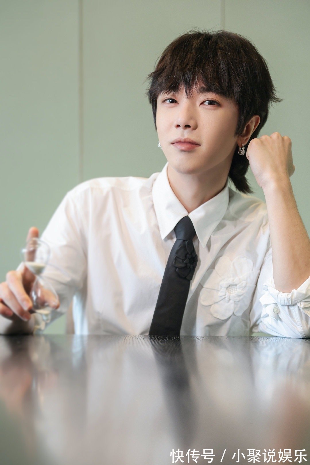 |吴亦凡用自己换来四个男人的安宁,网友搞笑评价替渣男谢谢您