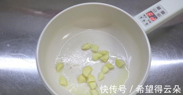 meggy|秋天爱吃“迷你大白菜”,这么做鲜香软嫩真提味,一顿饭干掉一锅!