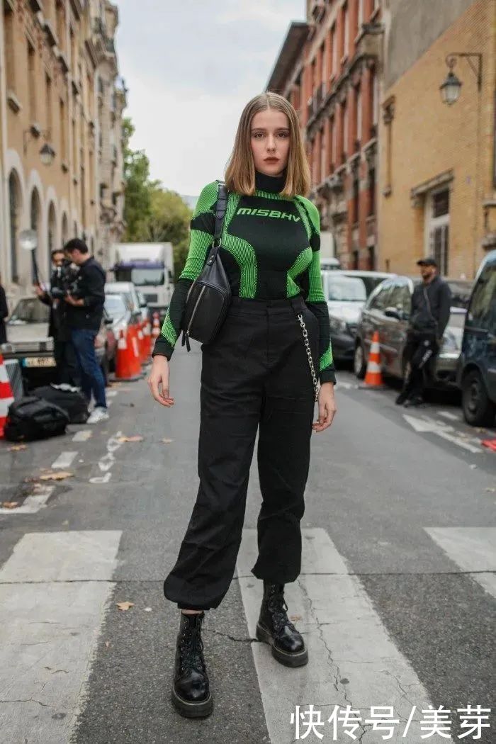 显瘦|2020秋冬必备“王炸裤”，比阔腿裤显瘦！又酷又美