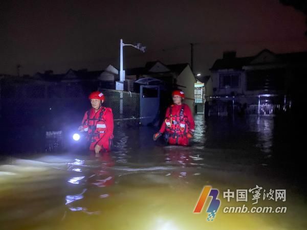 产妇|连夜驰援洞桥！象山雄鹰应急救援队4小时转移12名孕妇、病人