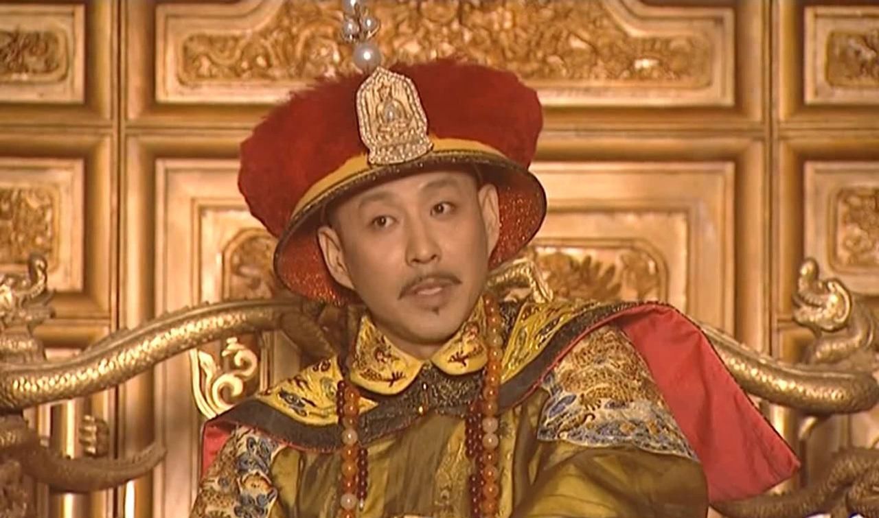 龙袍|历史上只有秦始皇穿黑龙袍,后世皇帝大多穿黄龙袍,这是为何?