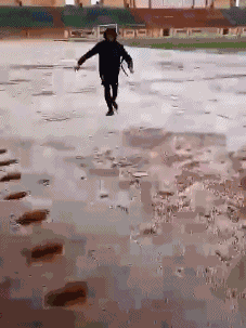 |搞笑GIF段子:兄弟,我没有把你的手机挡住,真的不好意思啦