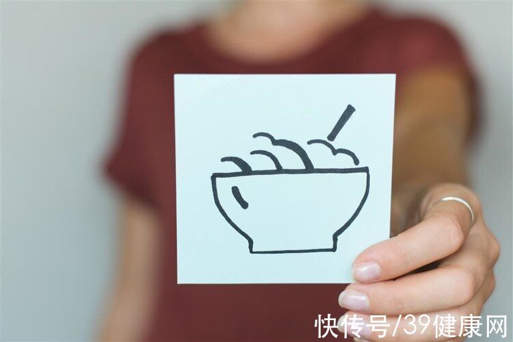 糖尿病患者|再次提醒：晚餐3个错误吃法，或增加癌症、心脏病风险，及时改正