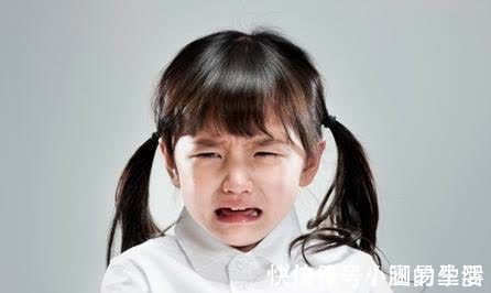 医生|5岁女儿每到周五都喊肚子痛,父母带去医院检查,医生:你们离婚吧