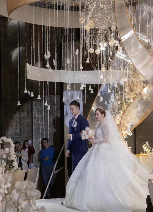 王睁茗|恭喜!国羽又一名将大婚,娇妻肤白貌美气质佳,林丹杨晨到场祝贺