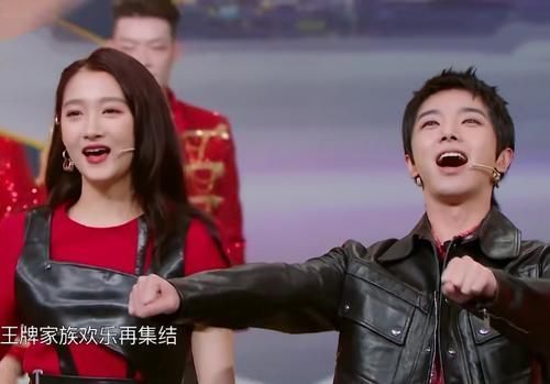 一个人影 华晨宇刚上台就开始脸红,顺着他眼神看向台下,一个人影让全场沸腾