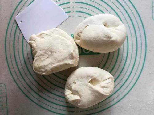 将面粉做成这种零食,简单几步就搞定了,成本低,味道好