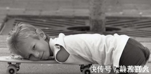 谢幕后|天生没手没脚，他却用“嘴巴”赢得世人的尊重，娶亚洲娇妻生四娃