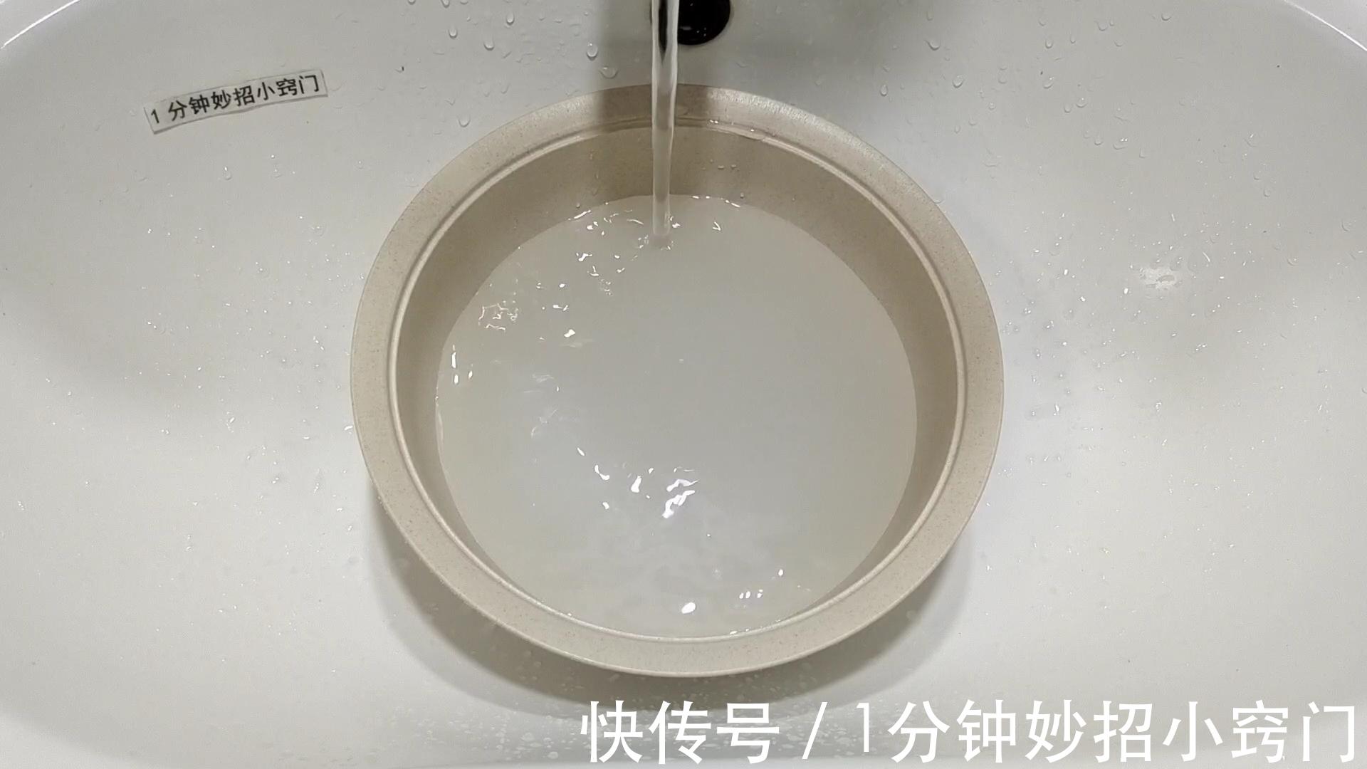 厕所撒上一把食盐，真是太实用了，一年省下几百块，学会试一试