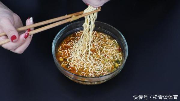 怎样泡面才是正确的,瞬间感觉30多年的泡面都白吃了