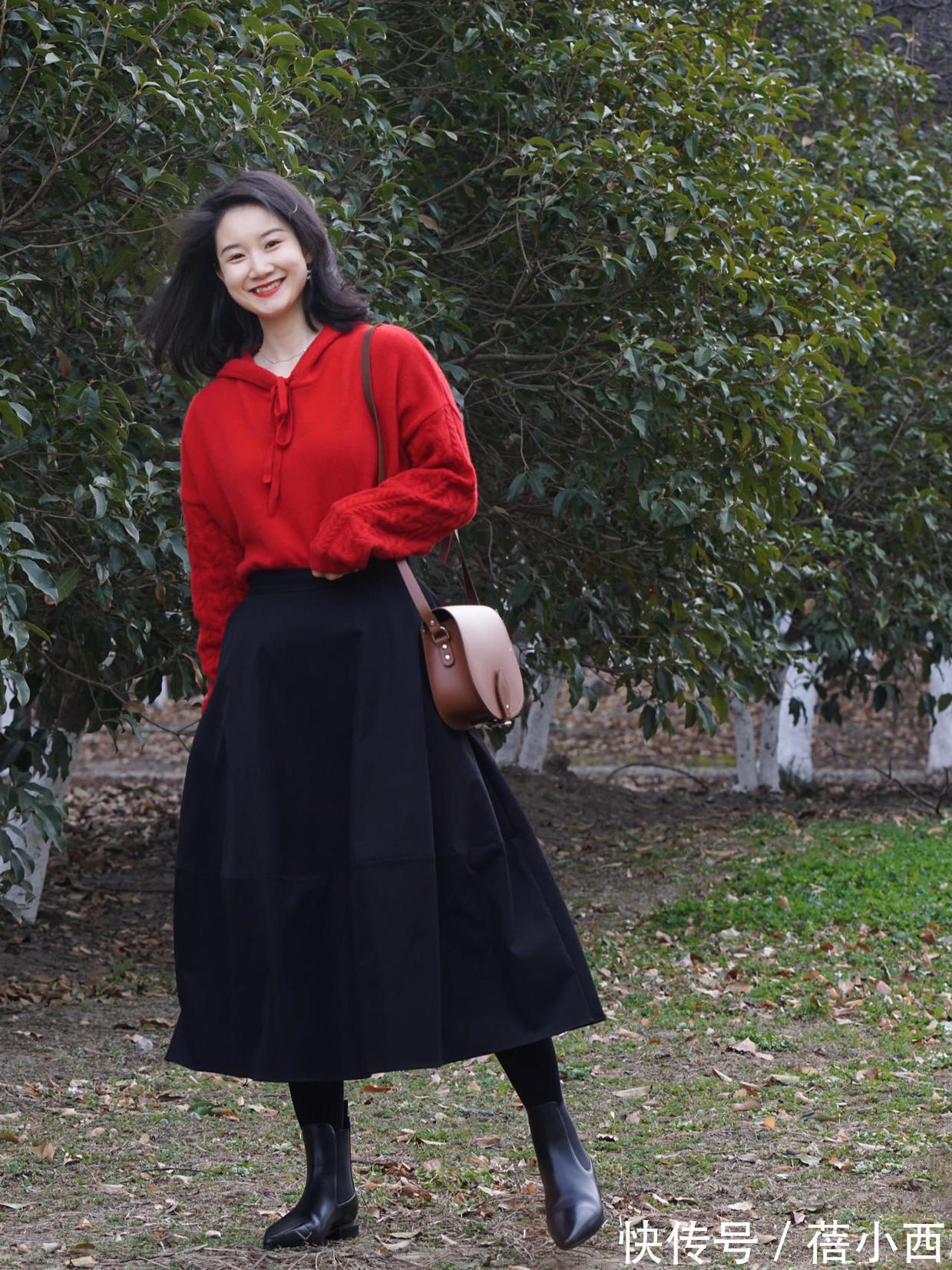 穿搭|新年穿搭选什么?首选“红色毛衣”来搭配,甜美满分更显元气