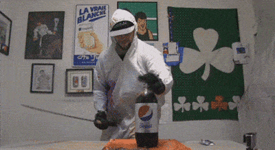 |搞笑GIF:单身就了真可怕,看什么都觉得是个美女,都是人才啊