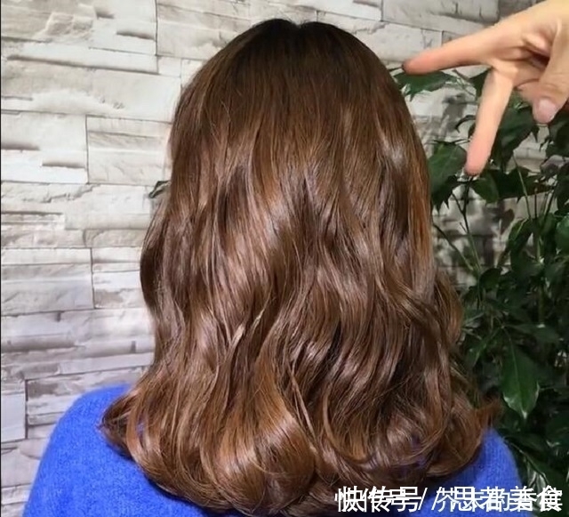 迷人|一个20年发型师的忠告:头发齐肩烫后迷人,内扣大气!左右都好