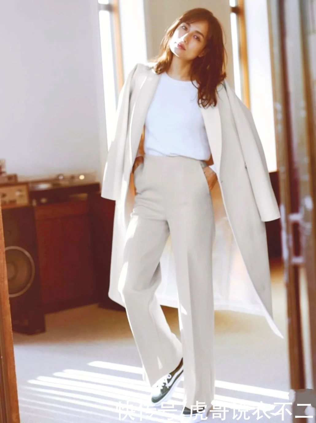 大衣穿搭关键在配色，日本博主都爱这4种配色方案，太优雅了