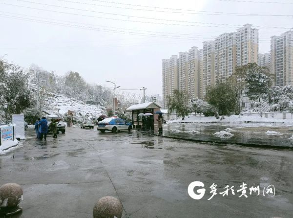 一夜之间|【办实事 践初心】铜仁市中医医院：扫雪护行 情暖人心