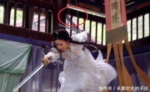 |搞笑又尴尬的穿帮，看一次笑一次，网友：导演脑洞太大了