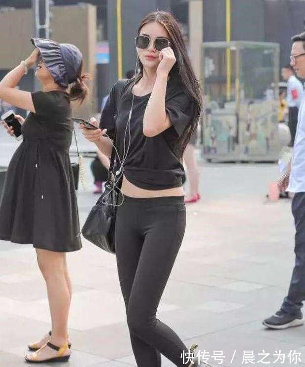 打扮 打底裤:时髦的打扮,将线条展示得更为完美,苗条身姿让你美美的