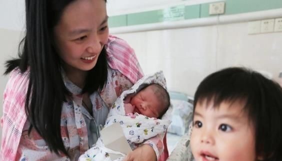 宝妈|29岁宝妈意外怀上二胎,老公坚决不要,孩子一出生,全家乐开了花