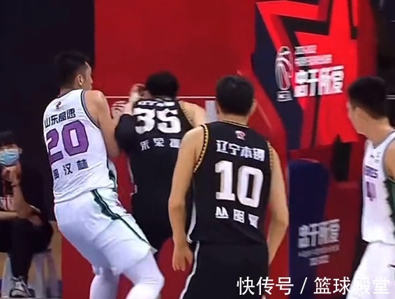 攻守|直接被骂醒!朱荣振统治攻守,完成强攻后,谁注意杨鸣?起立鼓掌