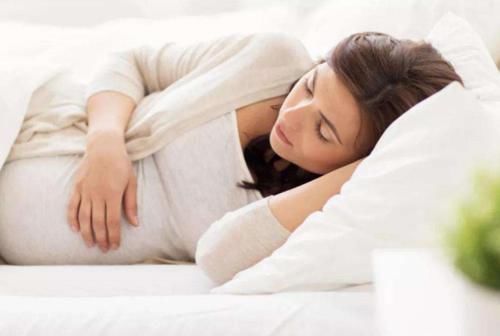 准妈妈|怀孕后睡眠质量差,三种适合准妈妈的睡姿,总有一个能帮到你