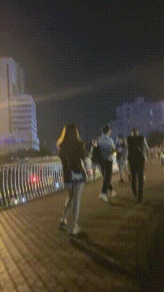 |搞笑GIF：隔壁老王家的女儿，从小就输在了起跑线上