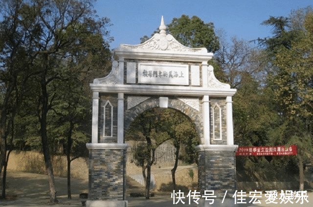 恩怨|徐悲鸿与刘海粟为何恩怨从年轻斗到去世,究竟谁对谁错