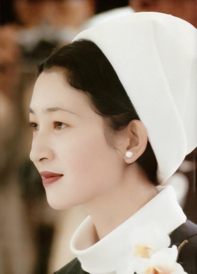 美智子|日本皇后美智子年轻时有多美？看完这组罕见的老照片，你就明白了