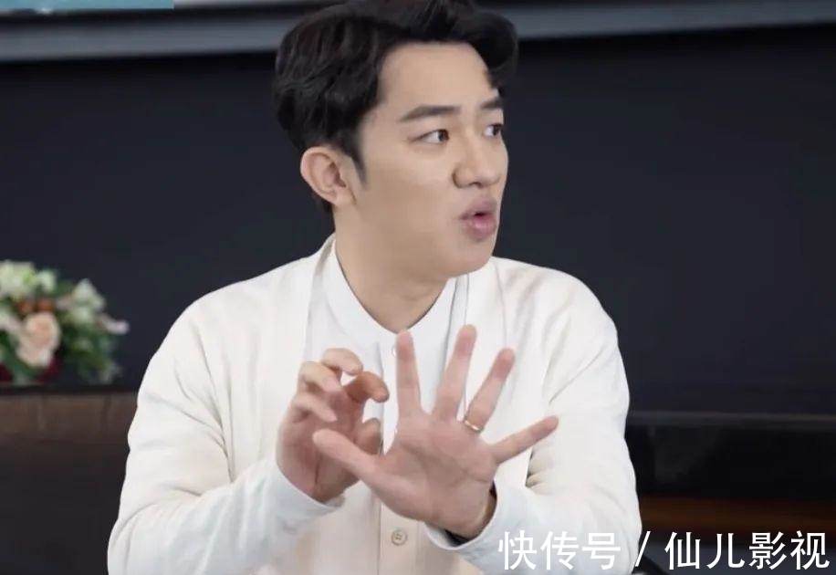 王祖藍做客霍啟剛節(jié)目,曝內(nèi)地廣告費可達30億,直播帶貨全球獨有