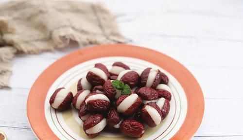 营养|女人补气血的“小零食”,做法很简单,每天来几颗,健康又营养