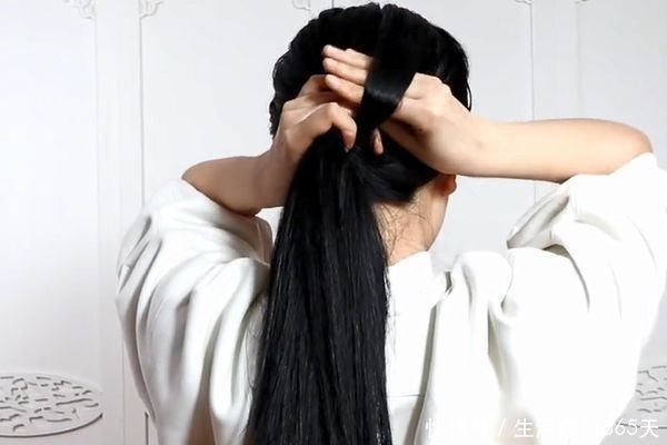 不会绑头发的“有救”了,不用一根橡皮筋,头发绑得?好看又结实