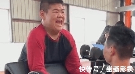 宝贝儿|把胃切掉一半,一年狂瘦400斤,史上第一胖的他,如今让人羡慕