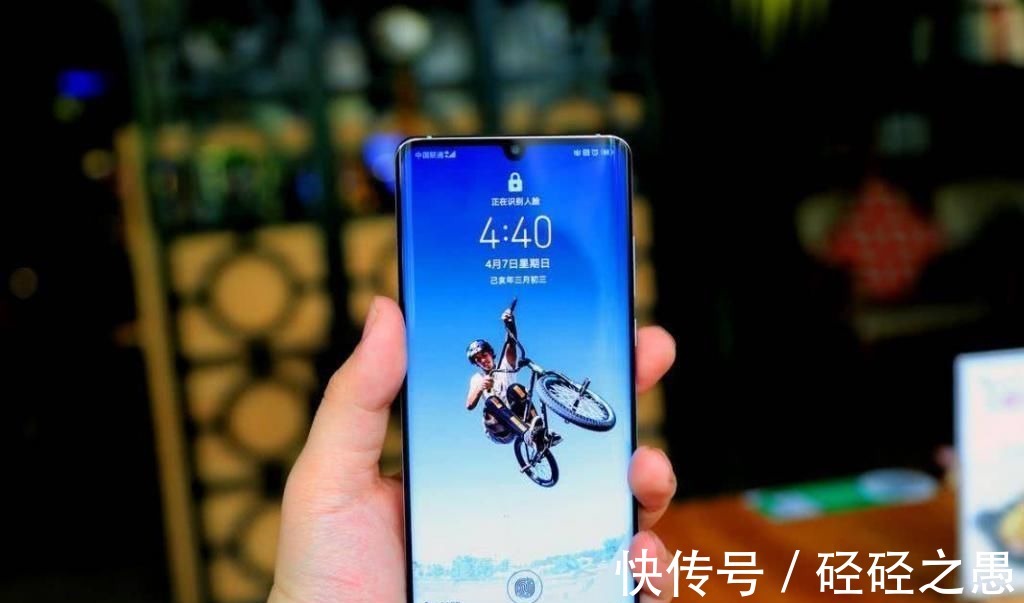 iphone 11|自叹不如华为旗舰机型降价3199元，在价格战面前苹果还是小弟