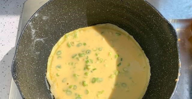 早餐推荐营养健康的鸡蛋饼,简单几步帮你搞定,快来学!