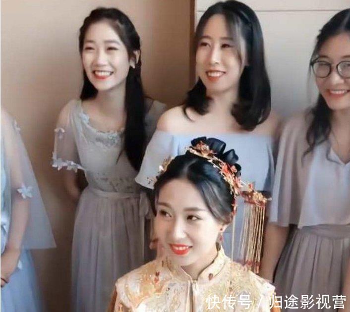养眼|一美女婚礼上，有位穿不起眼伴娘服的小姐姐却火了，网友：伴娘真的是好养眼！