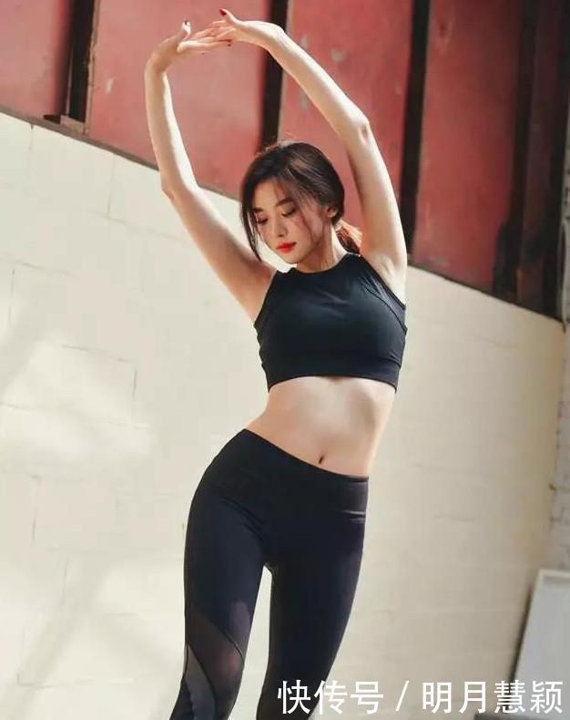 面目清秀的打底裤小姐姐,绽放柔情似水的气质