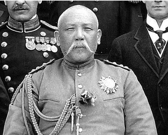 经典对联:上联:“袁世凯千古”,下联已成绝唱