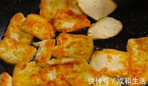 白菜炖豆腐时，先炒白菜还是先炖豆腐？大厨教你饭店做法，太香了