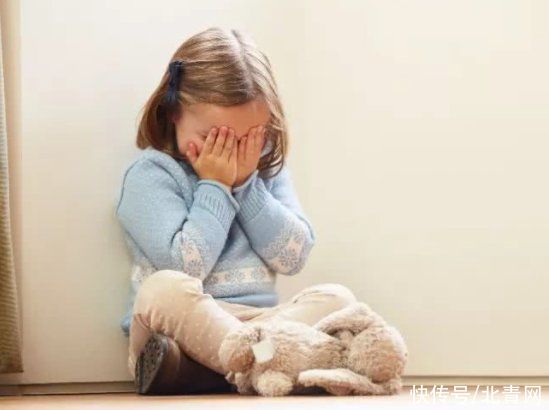 家长|孩子这四个表现，说明他在慢慢变自卑，家长要及时干预