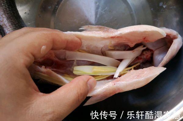 只爱这种做法清蒸鲈鱼,又快又简单,鱼肉鲜嫩细腻,好吃没有腥味
