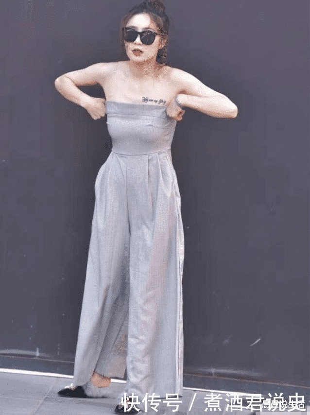跟“帐篷”一样的连体裤,走路总感觉会不自在,为了时髦靓女真拼