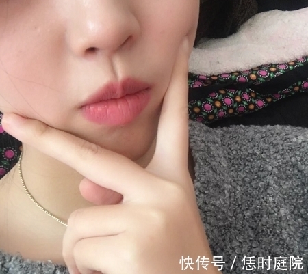 鸡肋 黄黑皮涂上“鸡肋”的大牌口红色号,涂上不好看,搁置又很心疼