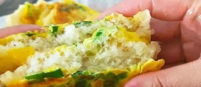 筷子|早餐饼的新吃法,不揉面不擀面,筷子一搅,比包子油条好吃,真香