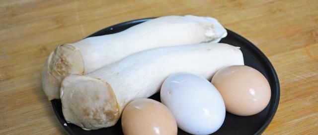 3个鸡蛋,2个杏鲍菇,简单一做,我家一周吃5次,上桌孩子超爱吃