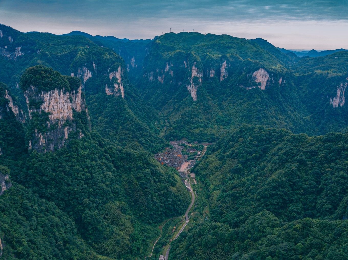 矮寨大桥|自驾《神奇女侠》取景地：矮寨奇观旅游区｜奇遇峡谷高桥、苗寨、飞瀑