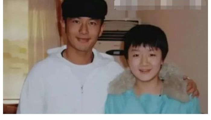 奪冠|陳夢奪冠，表哥黃曉明太激動，冠軍家中內(nèi)景罕曝光，獎牌擠滿客廳