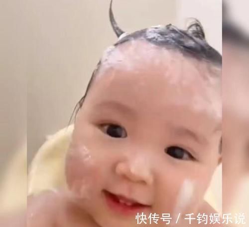 同款|萌娃洗澡时因头发变成“阿童木”同款火了,网友:简直不要太像!