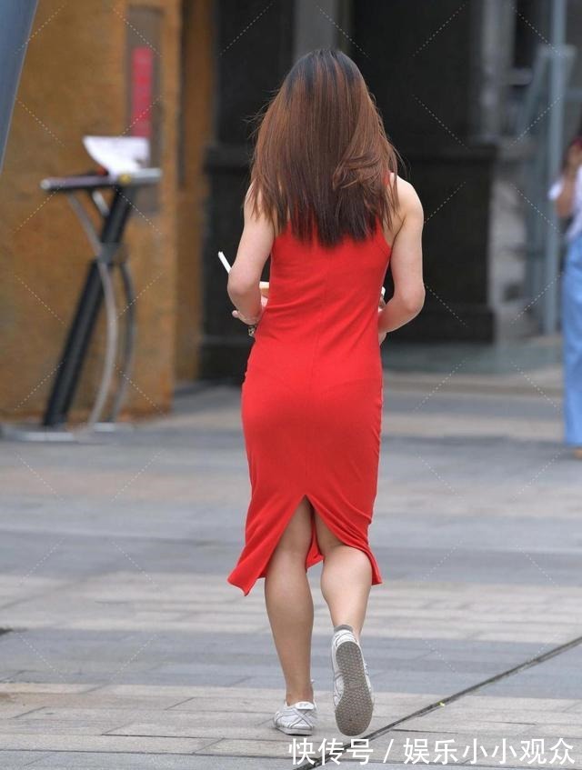 红色 红色修身裙,温婉大气,更显强大气场!