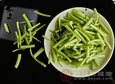  以常吃茼蒿|茼蒿的功效 想不到吃这种蔬菜能养容美颜