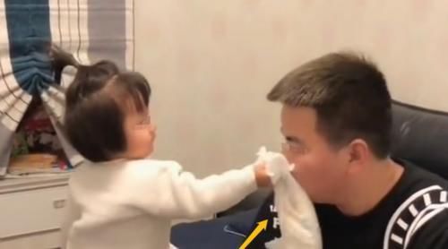 婴儿味|为什么宝宝身上的婴儿味,别人很难忍受,而爸妈却非常喜欢闻呢?