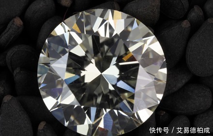 少女|少女捡到158克拉的钻石,估值十亿,无偿上交后获得一千元奖励